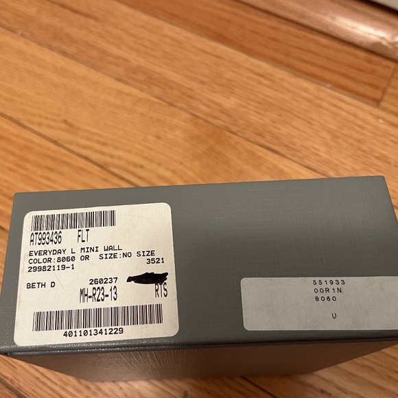 Balenciaga Gold Leather Trifold Wallet - Picture 15 of 15